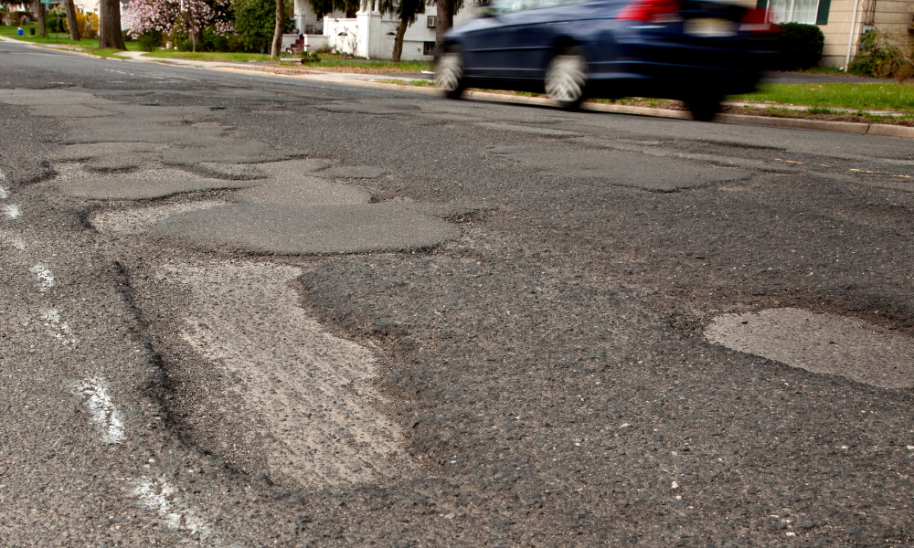 UK to Invest £200 Million Extra into Repairing Roads